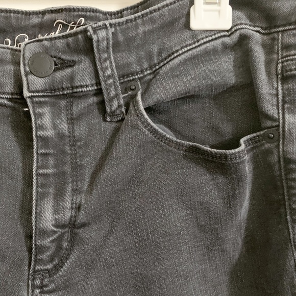 Black high-waisted skinny jeans - Picture 2 of 5